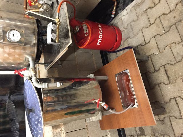 Läutern läuft... Brauche ca. 1Std für 40L Pfanne voll