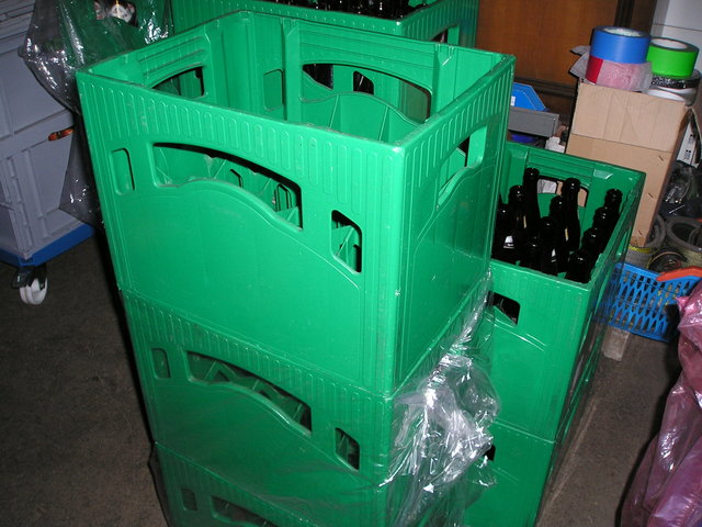 Gebrauchte Bierkisten grün ohne Aufdruck 02.JPG