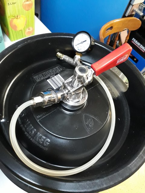 Fass zu und &quot;Spundapparat&quot; drauf