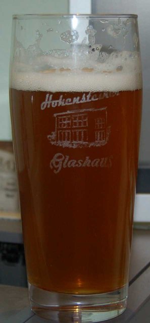 Frühlingsbier mit Celeia gestopft