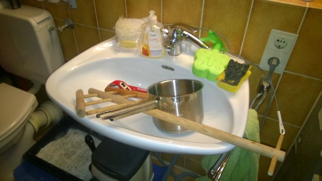 Überall in der Wohnung war ein riesen Chaos es hat alles geklebt  usw., aber ich denke das kennt der ein oder andere von euch.