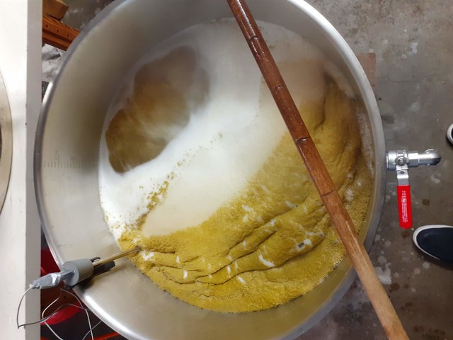 20191004_135525.jpg (433.86 KiB) 19286 mal betrachtet Beginnt zu kochen, bedeutet 75 min herrliche Düfte und das erste Bier vom Fass.
