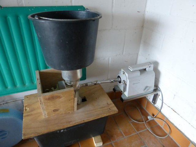 Der neue ist ein Antrieb von einen Fleischwolf 220 V geht sehr gut.