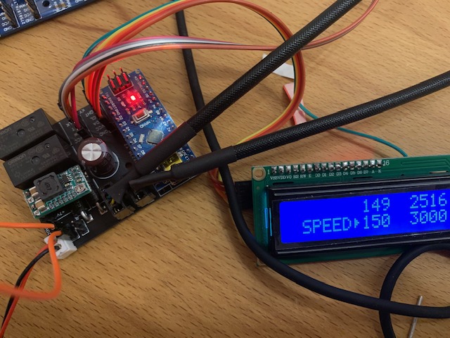 4 Leiterplatten fertig löten (lassen, in Kinderarbeit :-) )<br />Anschließend wurde die neueste Firmware geflasht