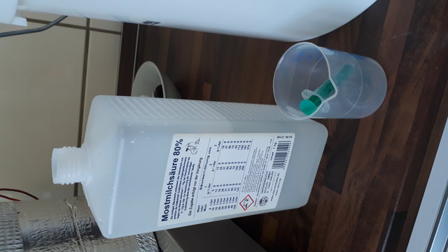 Mein relativ unproblematisches Wasser (8°dh) muss ich meistens nur kurz mit Milchsäure einstellen.