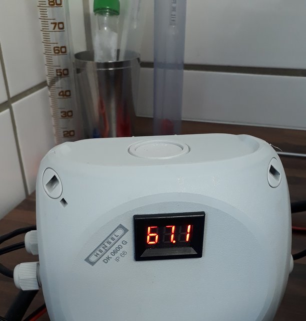 Habe ich mehr oder weniger aus dem Müll weil es einen kleinen optischen Schaden hatte. Hat auch so fast nichts gekostet, die Materialien sind billig.
