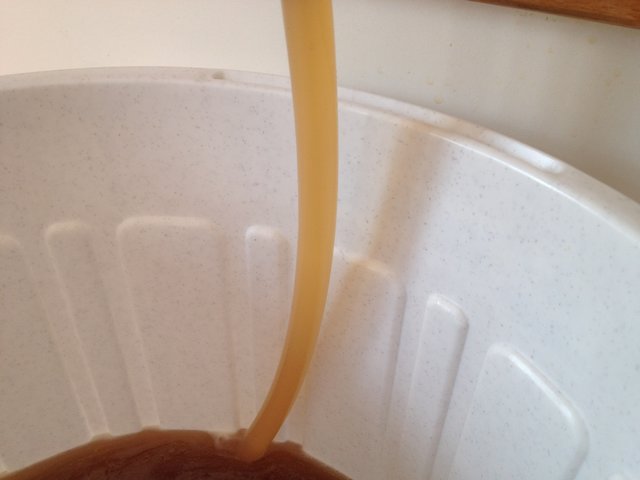 05_Sud_Märzen_OG_20150418_142325_Abfuellen.jpg (364.77 KiB) 13511 mal betrachtet Bier im Silikonschlauch