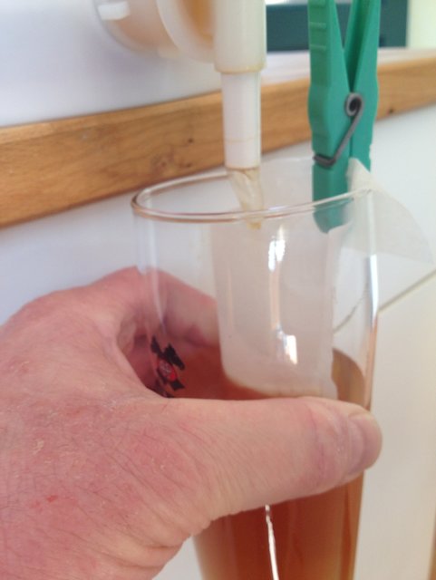 05_Sud_Märzen_OG_20150418_143139_Abfuellen.jpg (697.47 KiB) 13511 mal betrachtet Fitzelfilter