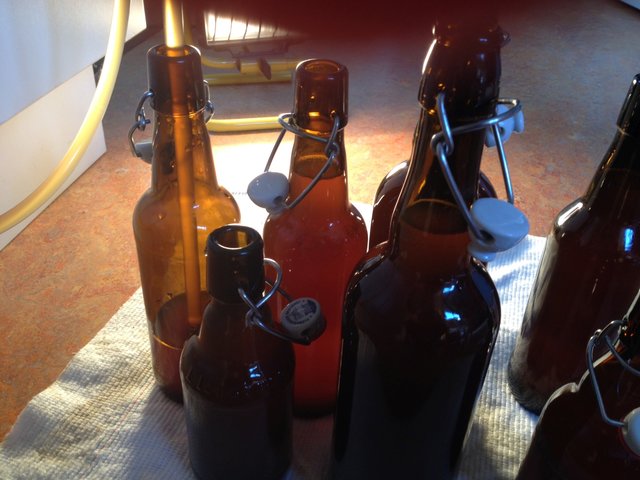 05_Sud_Märzen_OG_20150418_150750_Abfuellen.jpg (485.35 KiB) 13511 mal betrachtet Abfüllleuchte