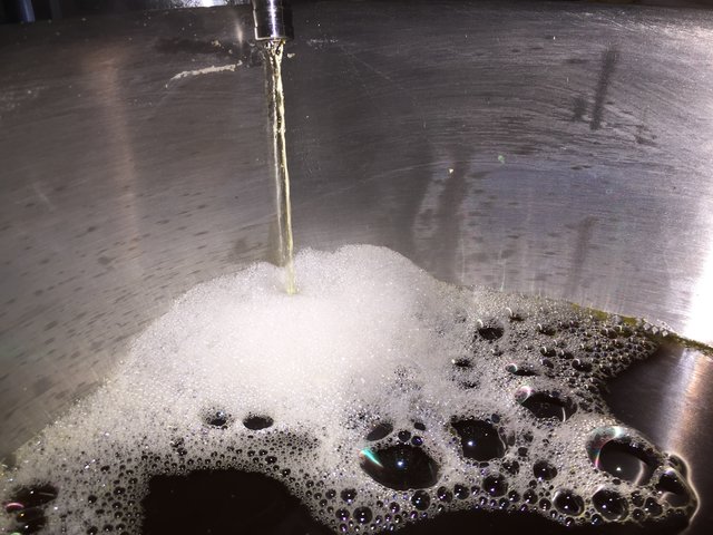 Das mit dem Sauerstoffeintrag weiß ich übrigens, das mache ich nächstes mal mit der Schlauch und Trichtermethode, nur falls das einer anmerken will ;)