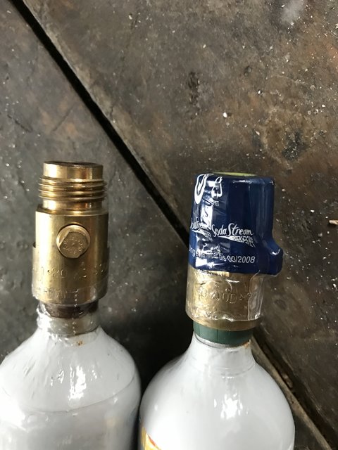 Alte Sodastreamflaschen 01.jpg