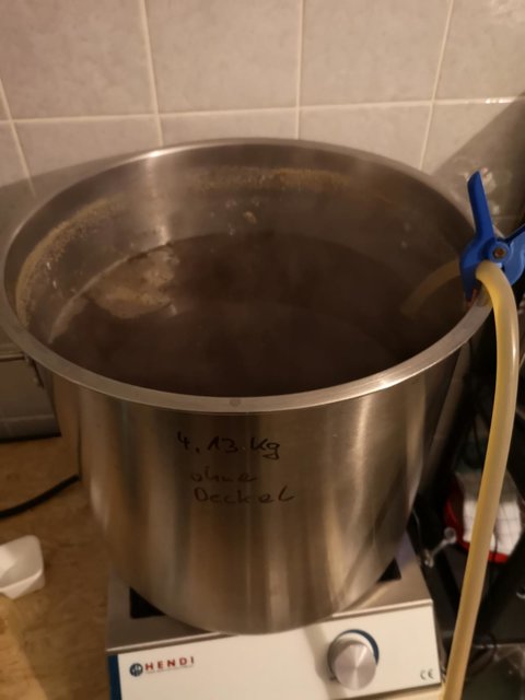 K1600_IMG_20200426_205213.JPG (113.93 KiB) 3197 mal betrachtet Abgelassen wird mittels Silikonschlauch ohne Heber und co.