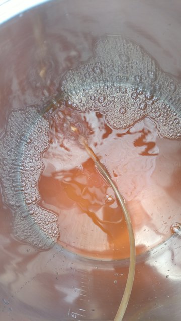 Hopfenseihen, natürlich wieder mal mit Sauerstoffeintrag.