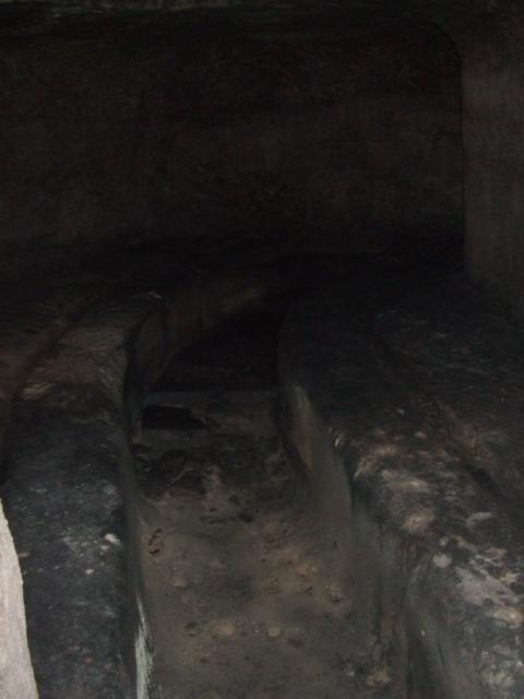 Die Keller wurden nach und nach erweitert. Wir befanden uns im zweiten Stock von oben. <br />Wenn man sich diesen Keller anssieht, kann man sich nicht vorstellen, dass unter unseren Füßen noch drei weitere Stockwerke sind.