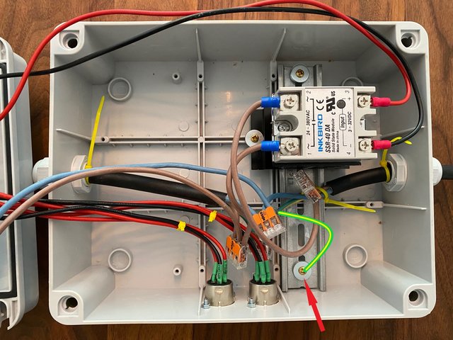 Steuerbox - Detail 4 - mit zusätzlicher Erde.jpg