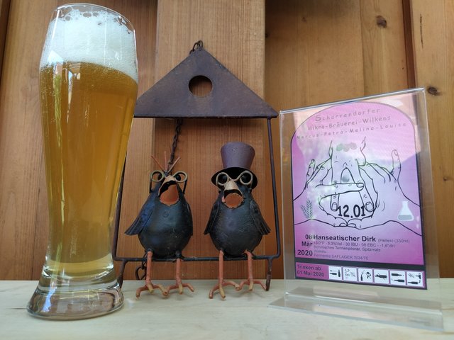 Bierbild Hanseatischer-Dirk.jpg (783.36 KiB) 21306 mal betrachtet Mein erster Versuch etwas Helles zu brauen. Hat gut geklappt aber der Hopfen muss noch geändert werden.