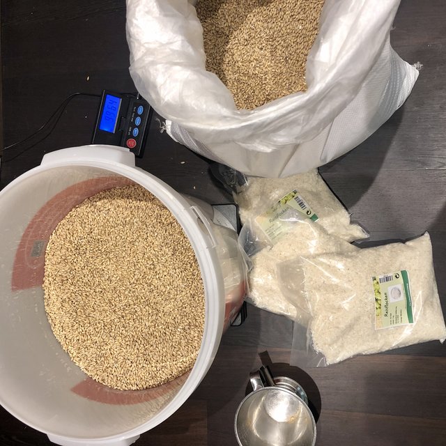 10 kg Pilsener Malz der Mälzerei  Hausladen in Kirchheim, 3 kg Reisflocken...