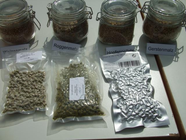 Mini-Ausstellung. Alle Möglichkeiten aufzuzeigen war mir dann doch zu blöd. Danach kann man es nur auf den Kompost schmeißen. Zur Erklärung hat aber das genau gereicht.