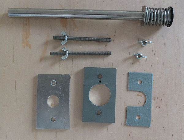 Der noch unzerlegte Fitting mit einzelteilen des Tools.