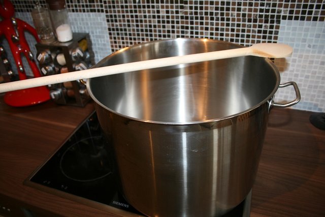 Maisch- und Sudpfanne (Edelstahltopf mit Sandwichboden, 28l) und entsprechender Rührlöffel