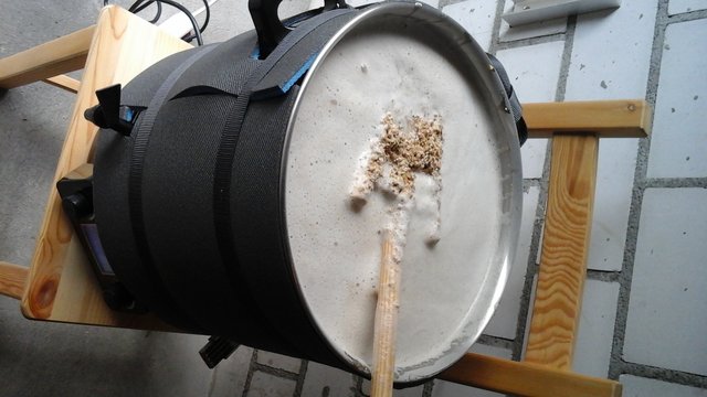 Beim Maischen natürlich mit selbstgebautem Maischepaddel ;)