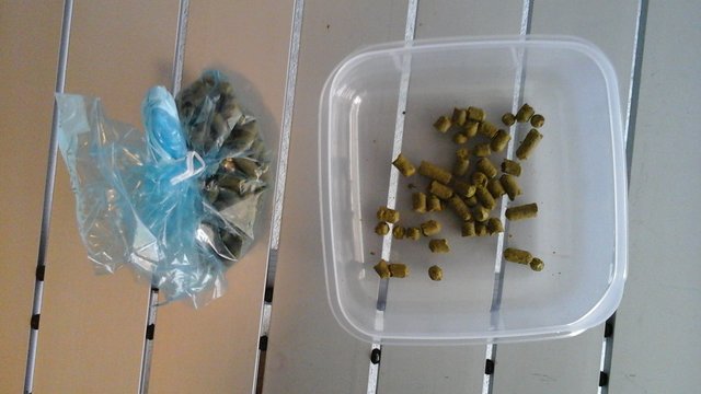 Die Hopfengaben...Tettnanger und Amarillo-war eben da statt Saazer und Cascade...