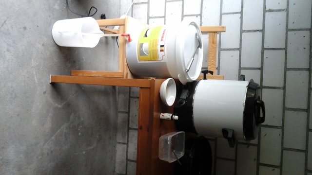 Läuterruhe...schon nach gut 2l lief die Vorderwürze dann klar...