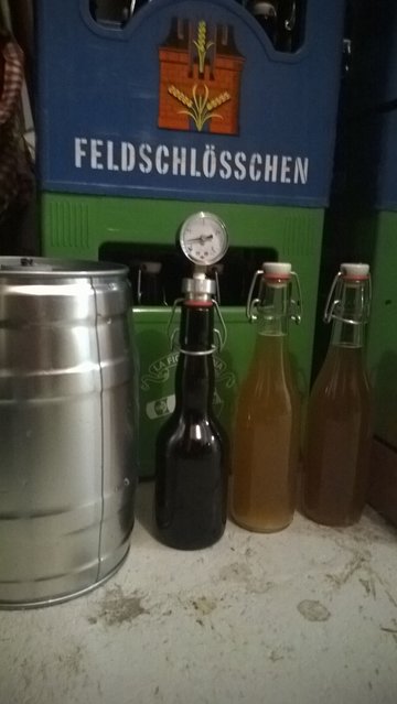 Manometer und Weissglasflaschen zur weiteren Beobachtung
