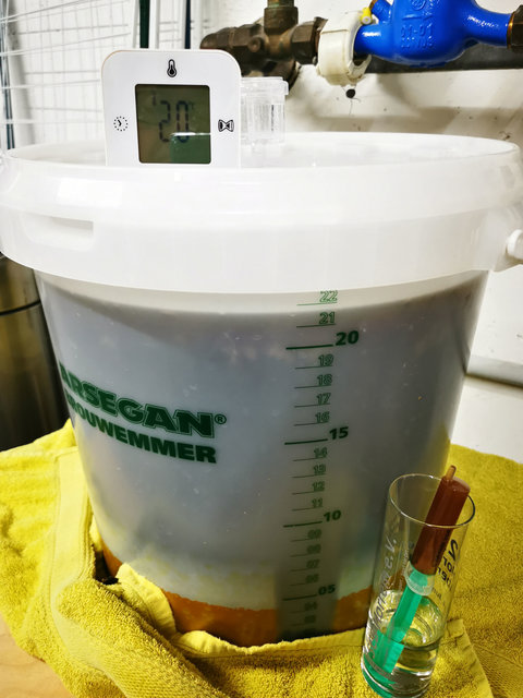 21,5 l, mal sehen, wieviel ich im Endeffekt davon habe.