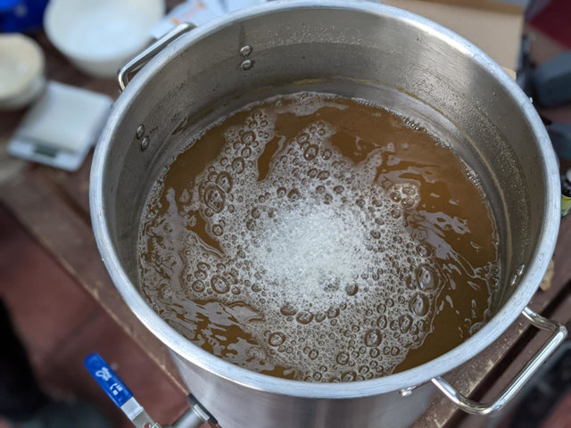 Hier schwankt die Erinnerung. Wallendes Kochen oder nach dem Whirlpool? Egal, irgendwas mit heißer Würze.