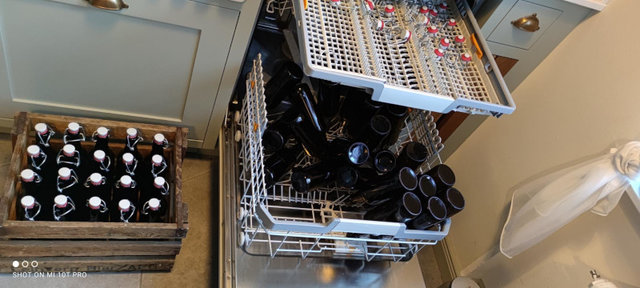 Es passten mehr als 40 Flaschen in die Spülmaschine.