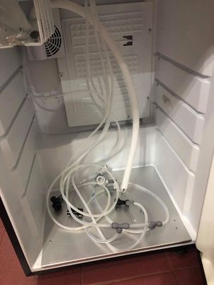 Innenleben vom Kegerator.jpg