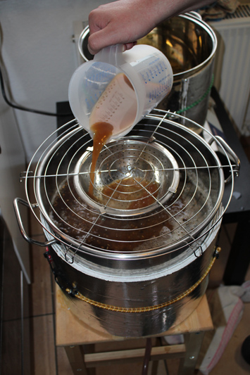 ...und oben wieder drauf damit.