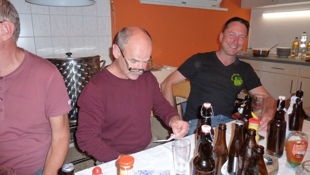 P1140222.JPG (4.51 MiB) 13388 mal betrachtet Je später der Abend, desto kleiner wurde die Schrift.