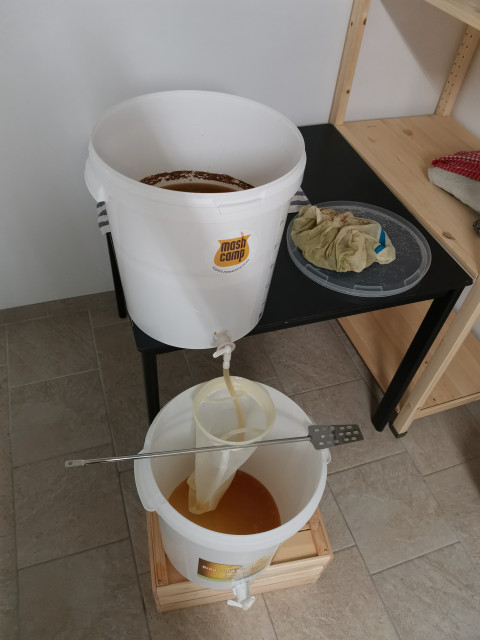 9-Hopfen-Seiehn-nach-Gärung.jpg