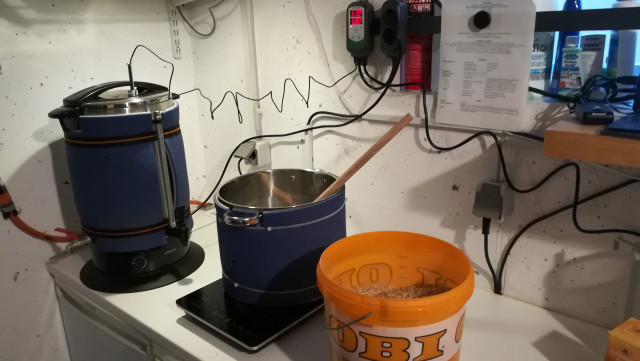 Das Setup: Einkocher, Kochtopf, Induktionsplatte, Inbird, OBI-Eimer