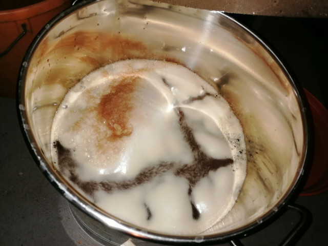 IMG_20220301_075001.jpg (2.33 MiB) 9429 mal betrachtet Hefe-Pudding