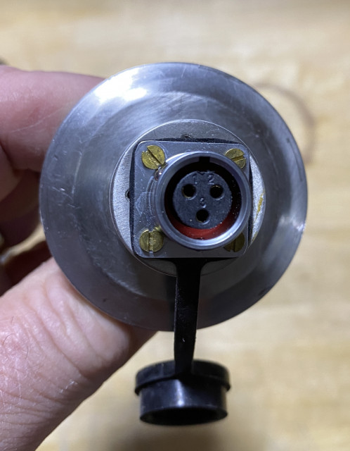 Foto 06.03.22, 11 37 02.jpg (1.2 MiB) 4040 mal betrachtet Die Senkkopfschrauben muss ich noch gegen rundköpfige tauschen - immerhin rosten die hier nicht...