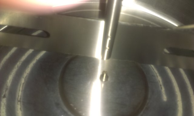 Hier sieht man den Abstand zwischen Rührpaddel und Thermofühler ganz gut. Soll das so sein?