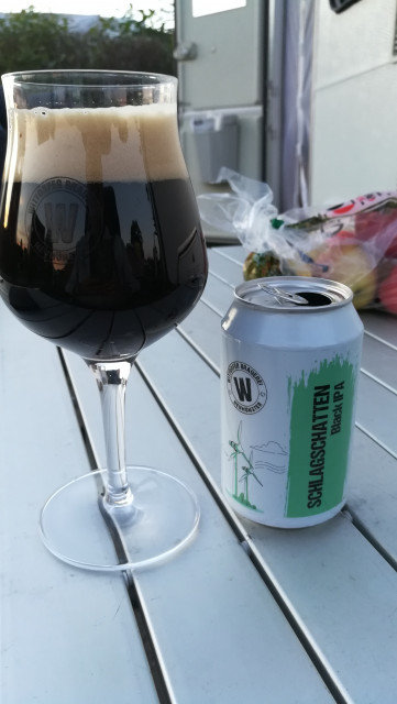 Ein sehr leckeres Black IPA von der Wittorfer Brauerei. Letzten Samstag auf dem Weg nach Schweden in Neumünster Station gemacht und dort die Brauerei entdeckt. Das Bier bekam ich zum Glas dazu, &quot;damit das Glas nicht leer bleibt&quot; :-))
