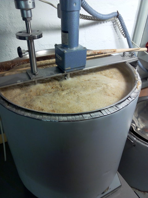 Der 70 Liter Topf nach dem Einmaischen.