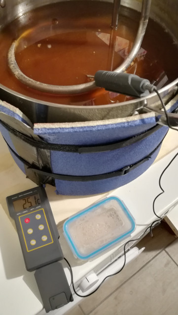 IMG_20221113_185902.jpg (1.68 MiB) 1209 mal betrachtet Es ist fast soweit. Die Hefe läuft sich schon mal warm.