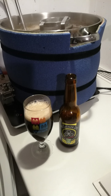 IMG_20221113_182524.jpg (1.3 MiB) 1209 mal betrachtet Zweite Hopfengabe in den letzten 5 Minuten für den Sud und für mich