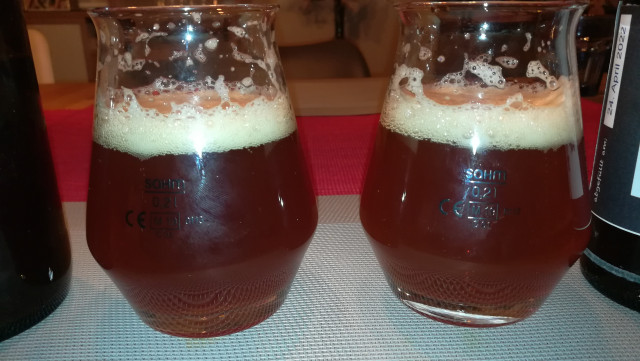 IMG_20221213_223511.jpg (1.98 MiB) 5452 mal betrachtet Nach ca. 1 Minute: Die Haltbarkeit des Schaums ist bei bei beiden identisch.