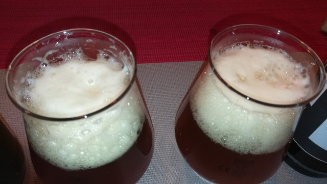 IMG_20221213_223342.jpg (1.82 MiB) 5452 mal betrachtet Die Schaumkrone des 1368 ist feinporiger.