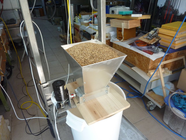 Mühle wird auch von der Steuerung im Manuakbetrieb anstatt des Rührwerkes betrieben
