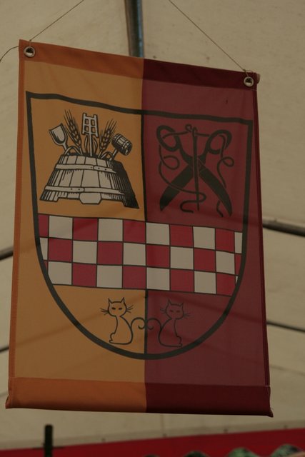Die Heinrich Flagge haben wir extra entworfen, meine Frau näht gern, aber seht selbst