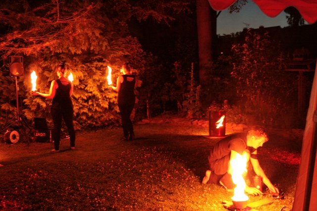 Um 23 Uhr hatte wir eine kleine Feuershow gebucht