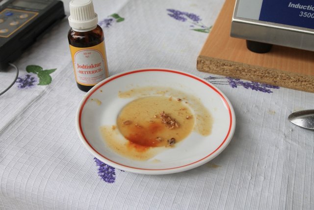 IMG_8171.JPG (492.05 KiB) 9201 mal betrachtet Jodprobe nach der der 1. Zuckerrast zeigt keine Stärke mehr an. Gut so!