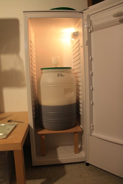 IMG_8207.JPG (807.02 KiB) 9441 mal betrachtet Na ja und jetzt beginnt der bekanntlich schwerste Vorgang beim Brauen ... Das Warten.